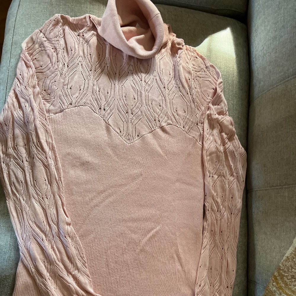 Venus Pink TurtleNeck long sleeves w a patterned knit design, a ribbed torso XL - Picture 2 of 8